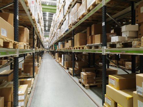 Pakker i et Bring-lagerlokale