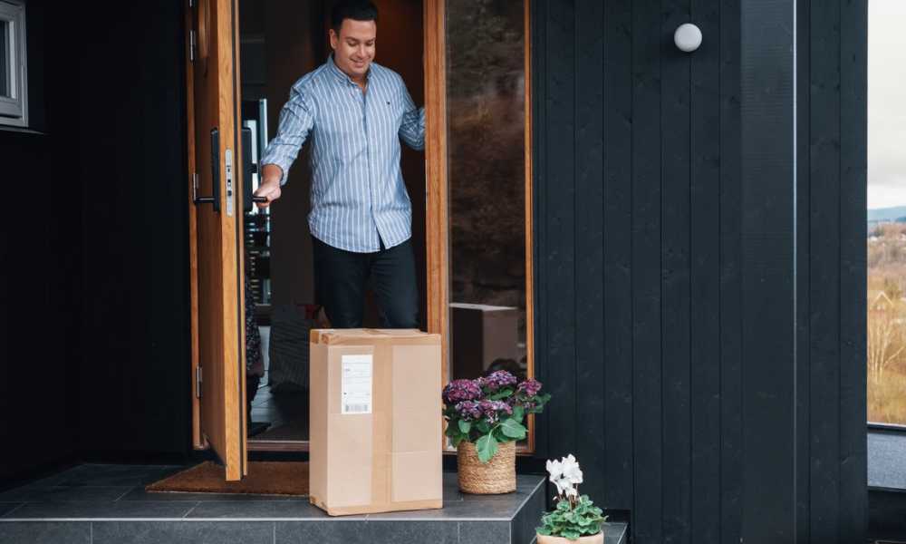 Bring courier delivers a parcel at the door.