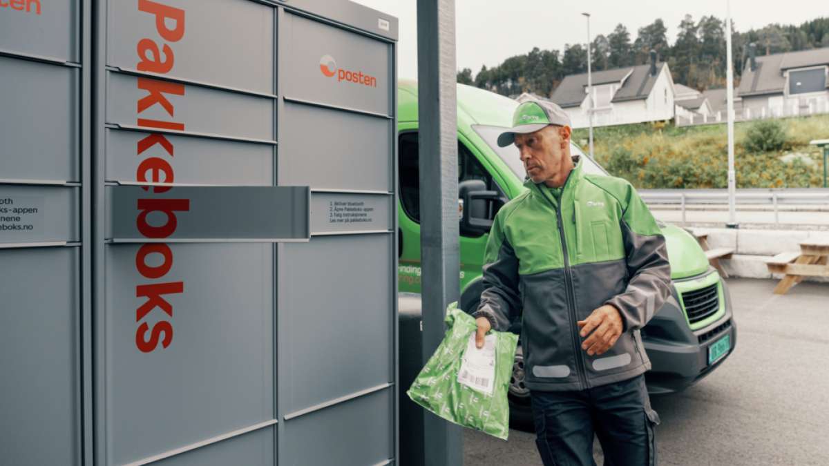 Bringbud leverer pakke til Pakkeboks.